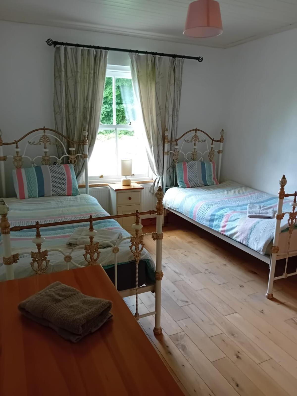 Katy Kellys Countryside Self Catering Cottage 罗斯康芒 外观 照片